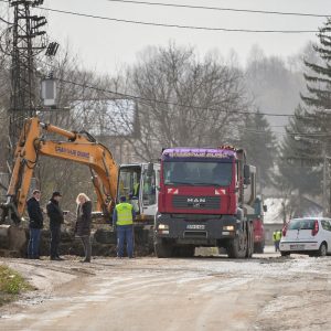 Радојичић: Морамо сачувати радна мјеста, настављамо све јавне радове Радојичић: Морамо сачувати радна мјеста, настављамо све јавне радове