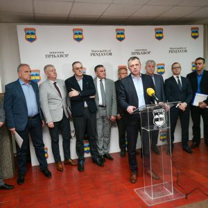 Радојичић са челницима локалних управа о мјерама превенције Радојичић са челницима локалних управа о мјерама превенције