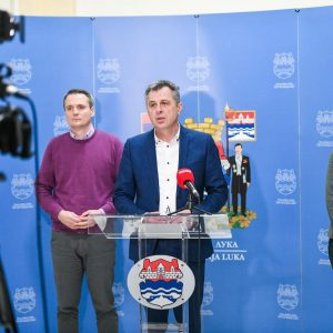 „Нисте сами“: Од понедјељка достава лијекова за старије од 65 година „Нисте сами“: Од понедјељка достава лијекова за старије од 65 година