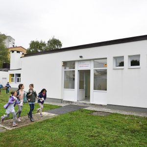 Градска управа доставиће школама родне листове и за првачиће