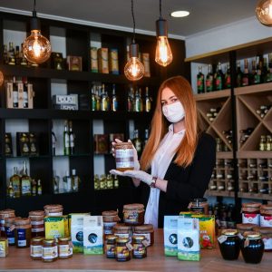 Otvorena „Krajiška kuća“: Na policama 300 domaćih proizvoda