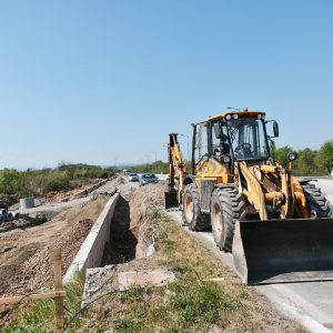 Искључна трака за мање гужве кроз Залужане