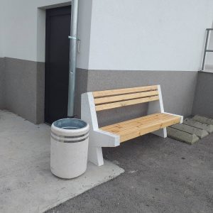 Постављене нове клупе и корпе Постављене нове клупе и корпе