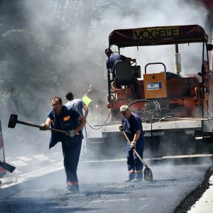 Почело асфалтирање пута за Пријечане