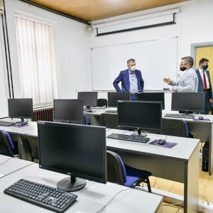 Радојичић посјетио Центар за образовање одраслих