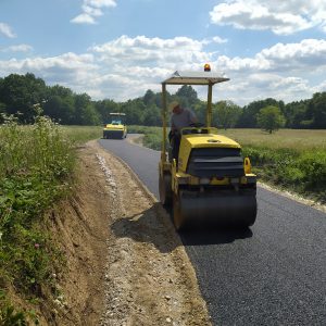 Асфалтирано више сеоских и приградских путева