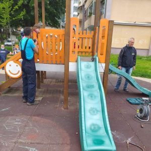 Поправљена дјечија игралишта у више насеља