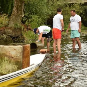 Дајакаши извадили канте за отпатке из Врбаса