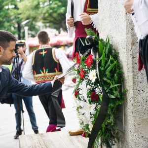 Положени вијенци на споменик Петру Кочићу