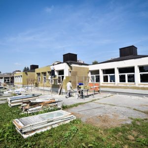 Нова столарија за школе у Дракулићу и Стричићима