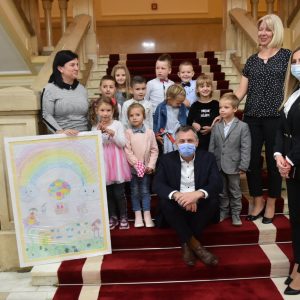 Малишани из „Kолибрија“ у посјети градоначелнику Радојичићу Малишани из „Kолибрија“ у посјети градоначелнику Радојичићу