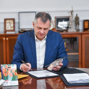 За љепши град: Пакети тулипана „Бања Лука“ учесницима акције „Бирамо најуређеније“ За љепши град: Пакети тулипана „Бања Лука“ учесницима акције „Бирамо најуређеније“