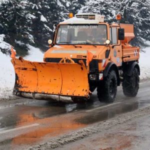 Због сњежних падавина: Екипе интервенисале на платоу Мањаче, сви путеви проходни Због сњежних падавина: Екипе интервенисале на платоу Мањаче, сви путеви проходни