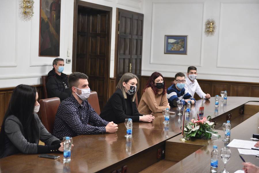  Studentima su prva rješenja o stipendijama nedavno uručena na prijemu u Gradskoj upravi