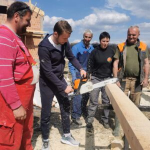 Градоначелник своју трећу плату преусмјерава породици Бојанић, учествовао и у радној акцији