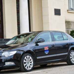 Наљепница скинута једино са службеног возила предсједника Скупштине Града Наљепница скинута једино са службеног возила предсједника Скупштине Града