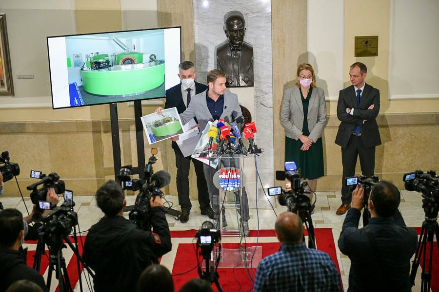  Прес конференција из марта, на којој је представљен извјештај ″Тима за ревизију″