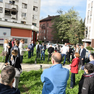 Градоначелник разговарао са станарима који живе у кругу некадашњег кина „Козара“ Градоначелник разговарао са станарима који живе у кругу некадашњег кина „Козара“