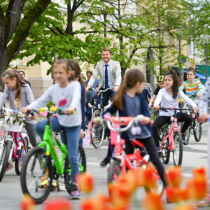 Малишани на дружењу са градоначелником: Возили бицикл и учили о здравој животној средини Малишани на дружењу са градоначелником: Возили бицикл и учили о здравој животној средини