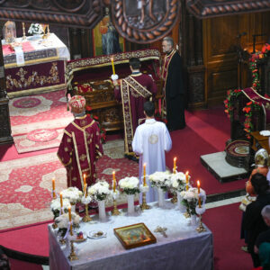 Представници Града на обиљежавању славе Храма Светог Платона Бањалучког у Врбањи, поклонили се и моштима Светог Платона у Цркви Свете Тројице