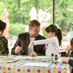 На Међународни дан породице градоначелник потврдио: Основци од септембра добијају бесплатне уџбенике На Међународни дан породице градоначелник потврдио: Основци од септембра добијају бесплатне уџбенике