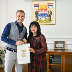 Састанак градоначелника са представницима Хрватско-кинеског културног центра Састанак градоначелника са представницима Хрватско-кинеског културног центра