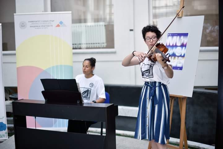  Фото архива