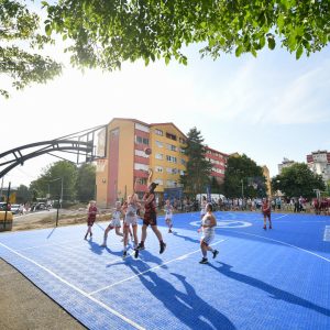 Донација компаније „Mozzart“: Борик добио нови кошаркаши терен Донација компаније „Mozzart“: Борик добио нови кошаркаши терен