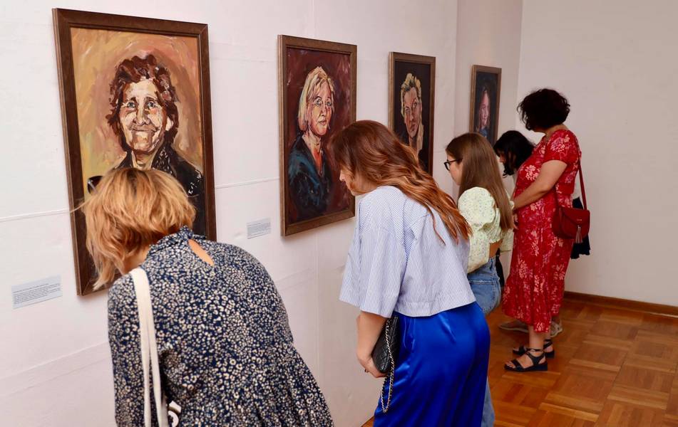  Фото: Бански двор