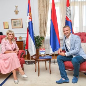 Знак захвалности: Бесплатан паркинг у Бањој Луци за држављане Србије Знак захвалности: Бесплатан паркинг у Бањој Луци за држављане Србије