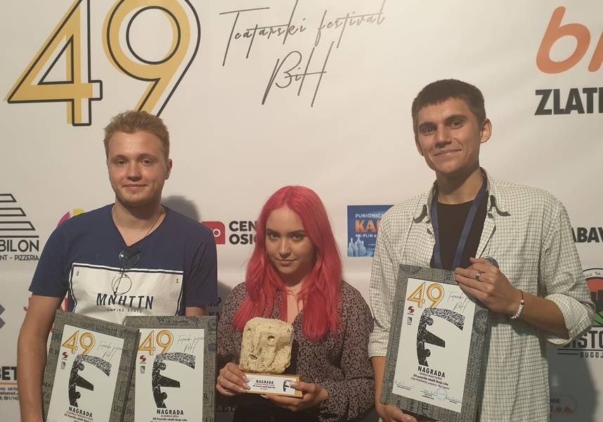  Фото: Дис позориште младих