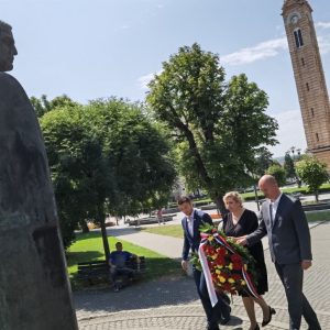 Годишњица смрти бана Милосављевића: Положен вијенац на споменик у центру града Годишњица смрти бана Милосављевића: Положен вијенац на споменик у центру града