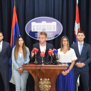 Градоначелник представио нове сараднике Градоначелник представио нове сараднике