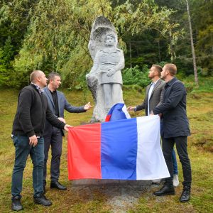 Градоначелник присуствовао откривању Спомен-кипа Споменку Гостићу Градоначелник присуствовао откривању Спомен-кипа Споменку Гостићу