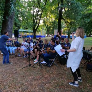 Сликарство и музика на трговима, граду на Врбасу дали посебан шарм