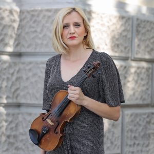 Арт двориште: Виолинска променада Наталије Тодоровић Арт двориште: Виолинска променада Наталије Тодоровић