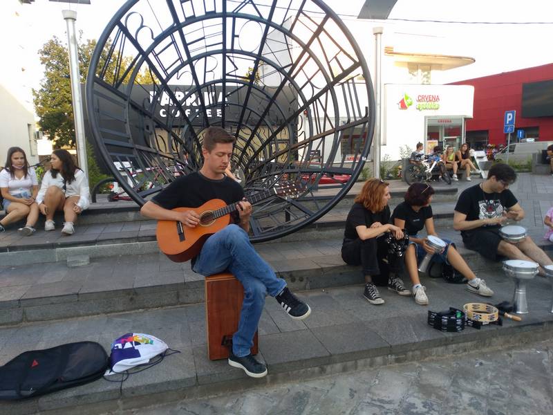  Говорница на Тргу Крајине: Увод у ″Креативни август″ (Фото: ″Здраво да сте″)