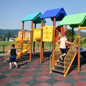 Дјечије игралиште за малишане у Бронзаном Мајдану