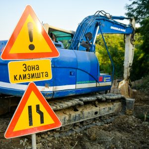Motike: Izmjena režima u odvijanju saobraćaja zbog sanacije klizišta Motike: Izmjena režima u odvijanju saobraćaja zbog sanacije klizišta
