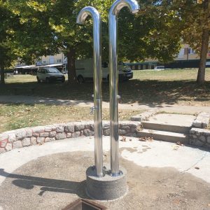 Постављени нови тушеви на плажи код Зеленог моста Постављени нови тушеви на плажи код Зеленог моста