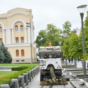 У току прање улица и чишћење јавних површина