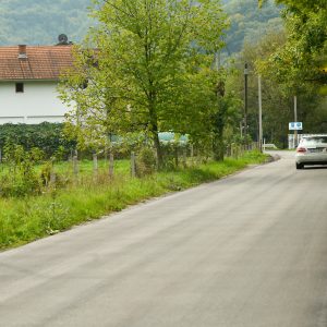 Нови асфалт на дионици пута Десна Новоселија – Карановац Нови асфалт на дионици пута Десна Новоселија – Карановац