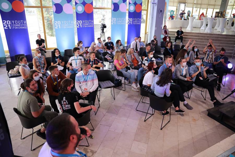  Фото: Организатори манифестације „Youth connected for change“ 