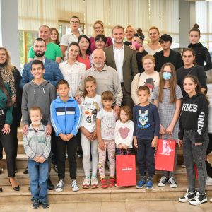 Донација компаније „Меридиан“: Таблети за дјецу из Удружења „4+“ Донација компаније „Меридиан“: Таблети за дјецу из Удружења „4+“