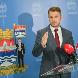 Gradonačelnikovo obraćanje u 12 časova Gradonačelnikovo obraćanje u 12 časova