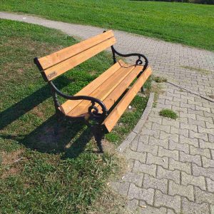 На више локација: Саниране клупе