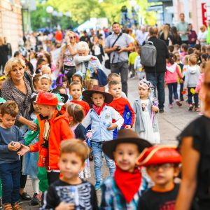 Придружите се у недјељу: У 5 до 12 велика породична шетња