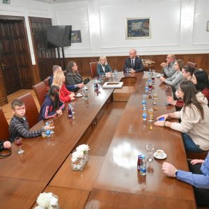 У Градској управи уприличен пријем за дјецу са Косова и Метохије