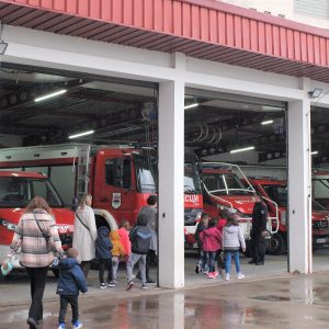 Radnici Gradske uprave kupili obuću za djecu iz Doma „Rada Vranješević“