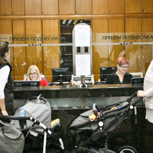 Почела исплата подршке за породиље